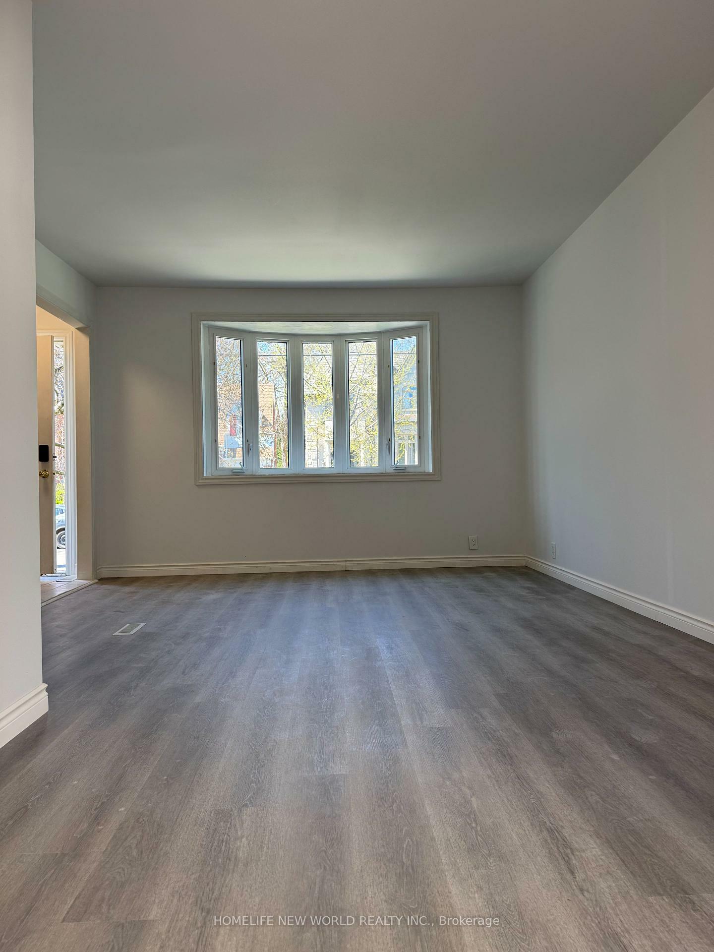 Property Photo: 101 Parkview Avenue ON M2N 3Y4