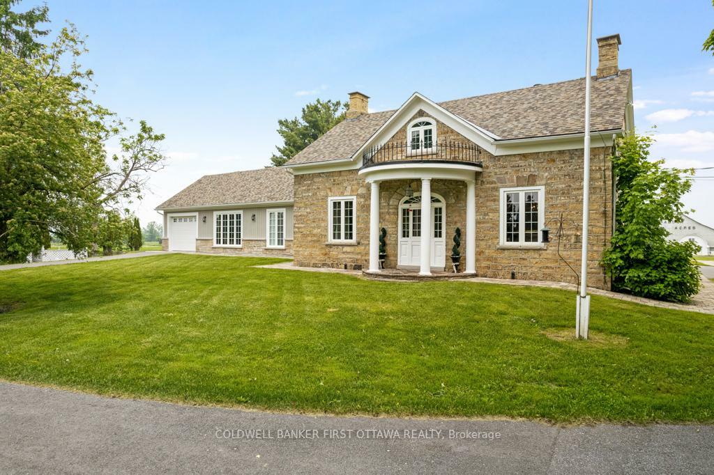 Property Photo: 2638 Rideau Ferry Road ON K7H 0G5