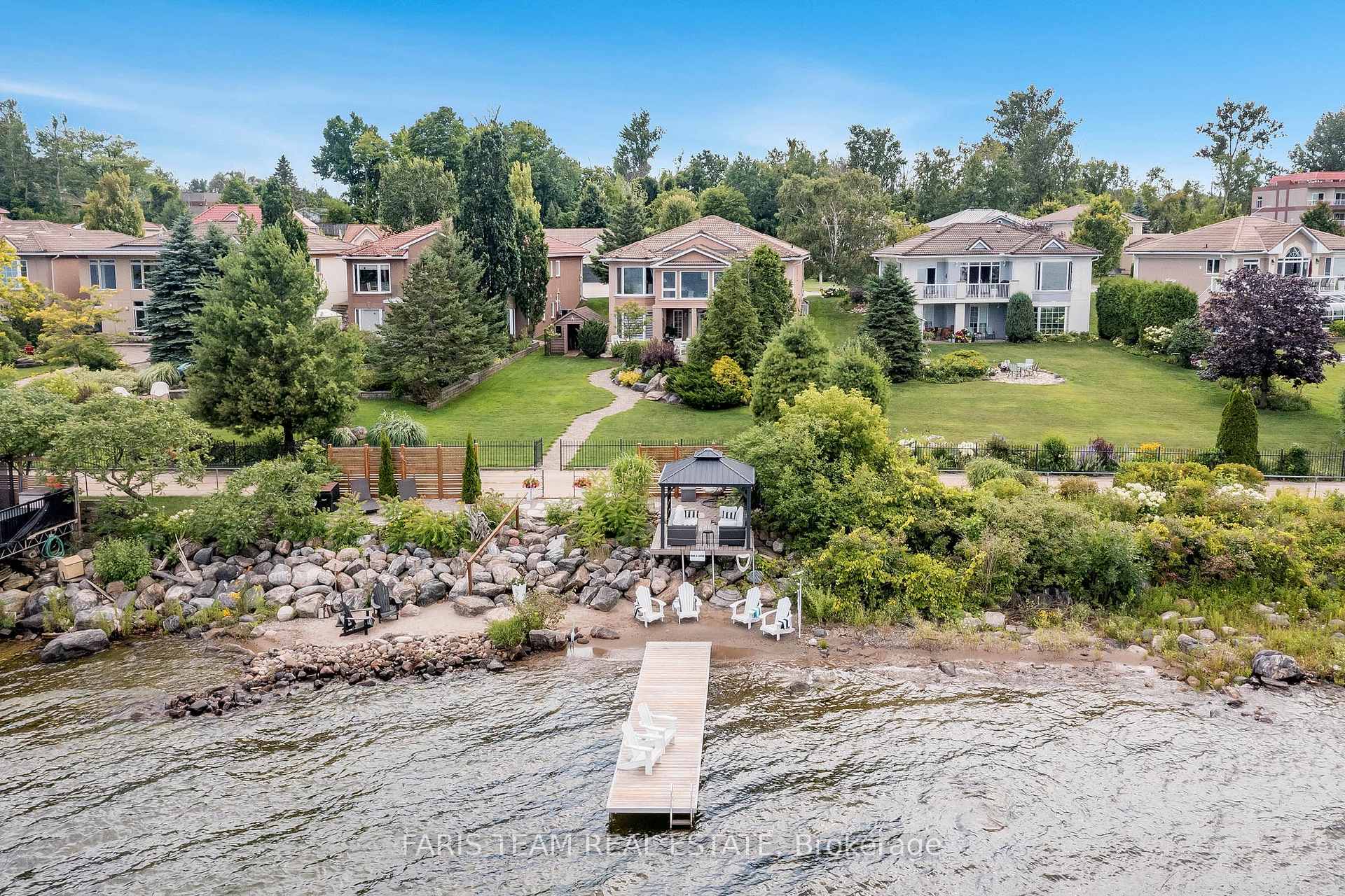 Property Photo: 325 Aberdeen Boulevard ON L4R 5M9