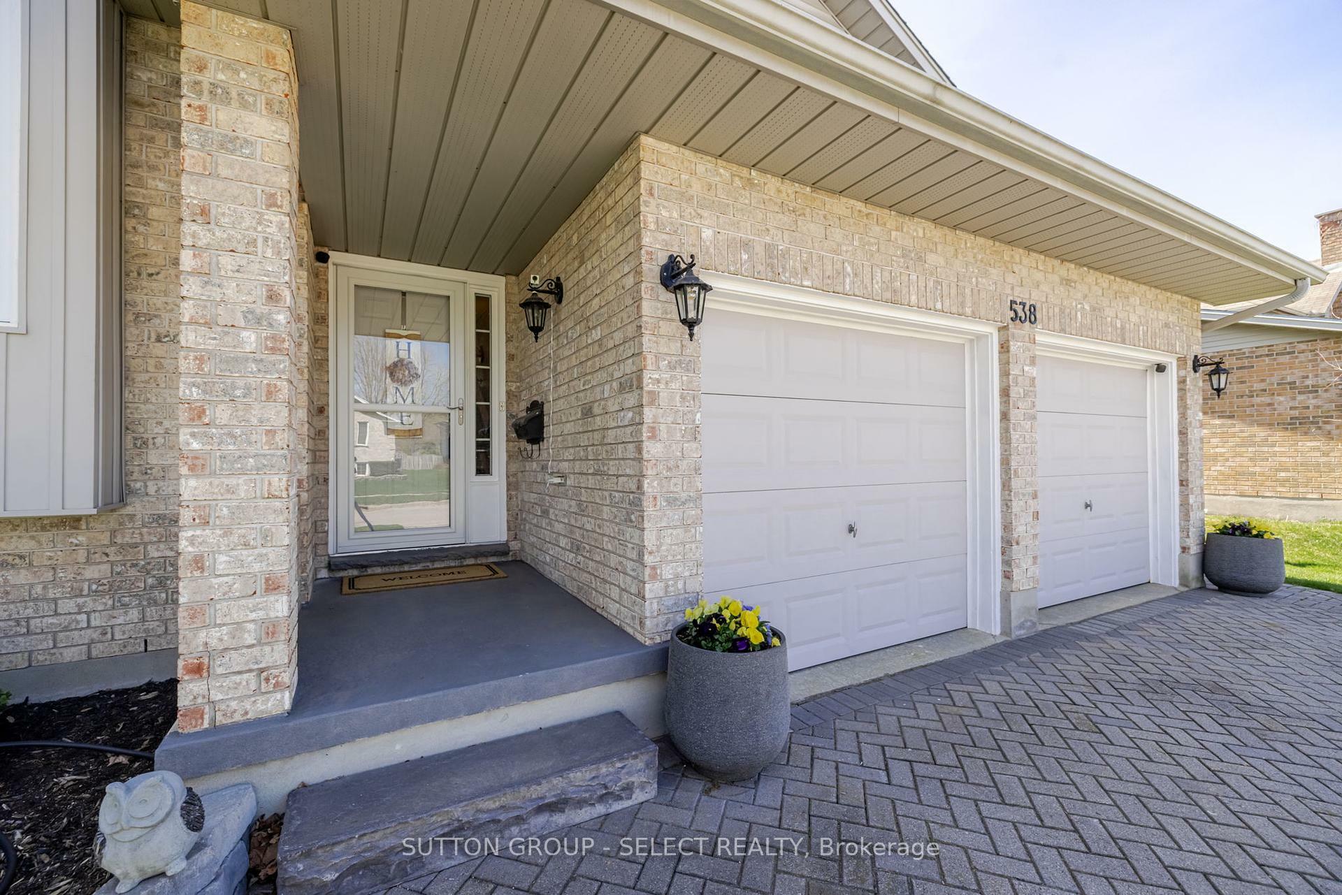 Property Photo: 538 Ambleside Drive ON N6G 4Y9