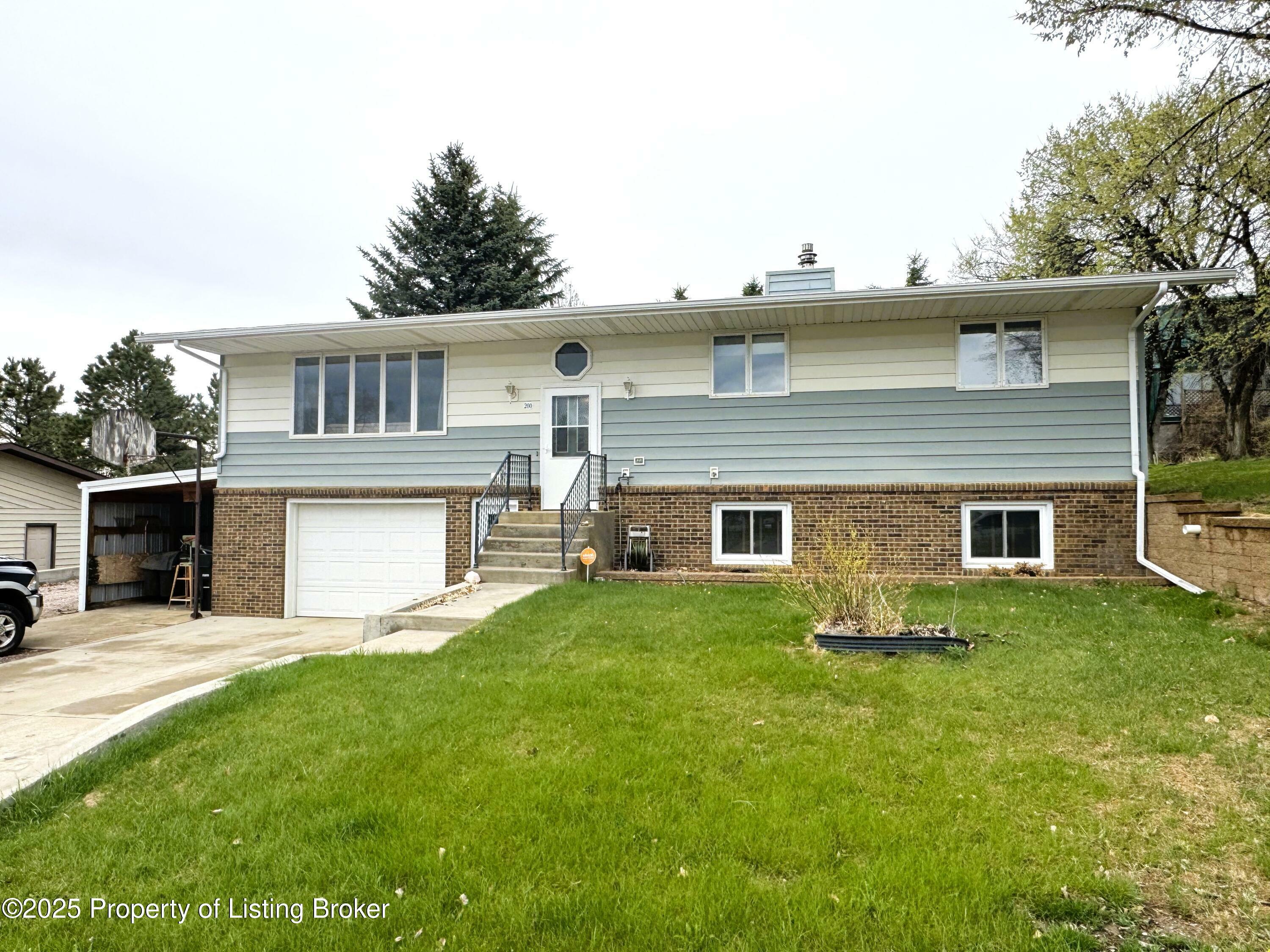 Property Photo: 200 6th Avenue N ND 58639