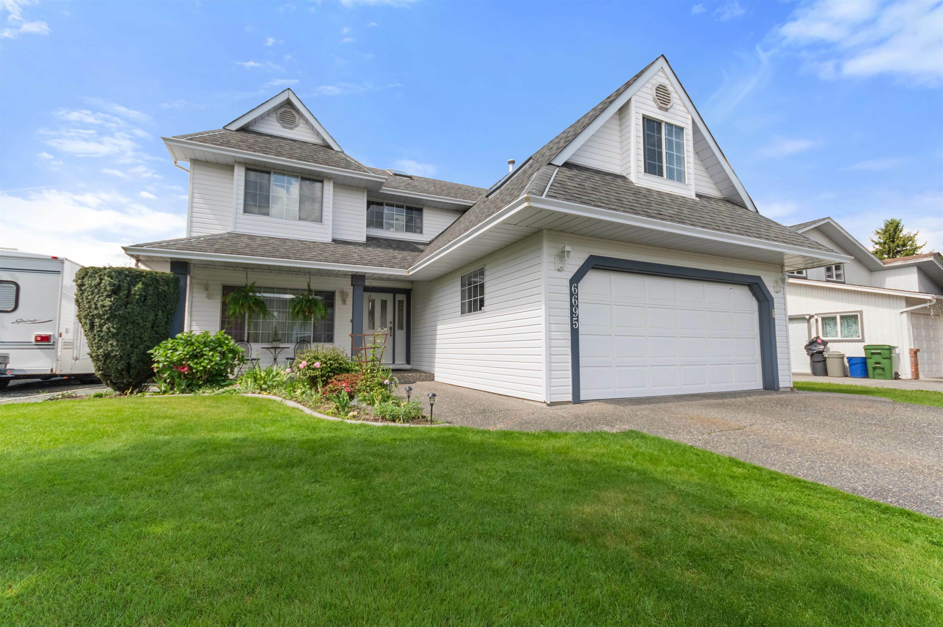 Photo de la propriété: 6695 Beaufort Road BC V2R 2C5