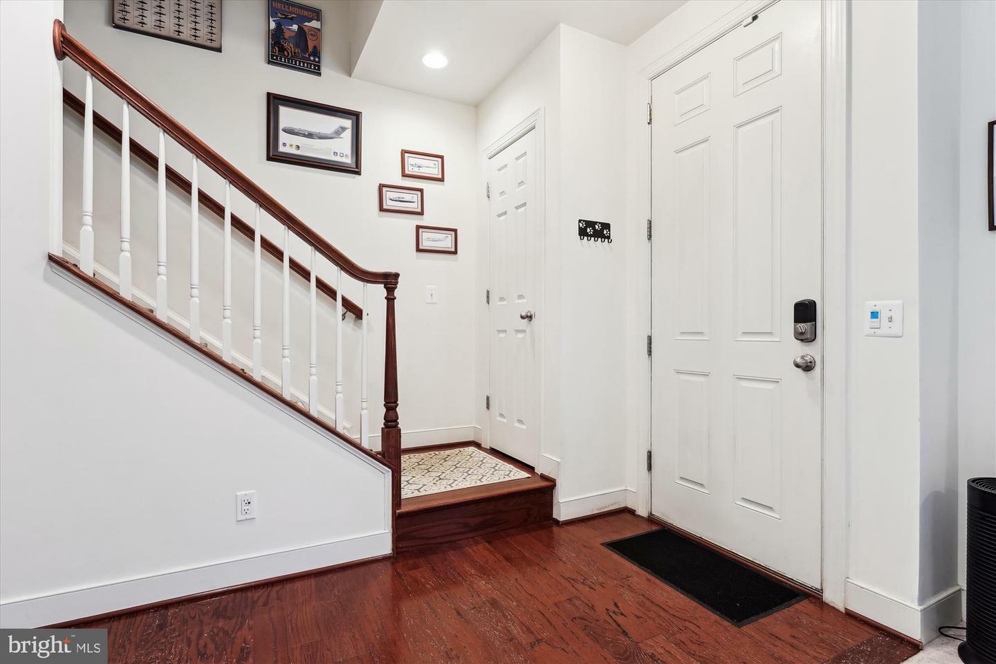 Property Photo: 2072 Hunting Creek Court VA 22303