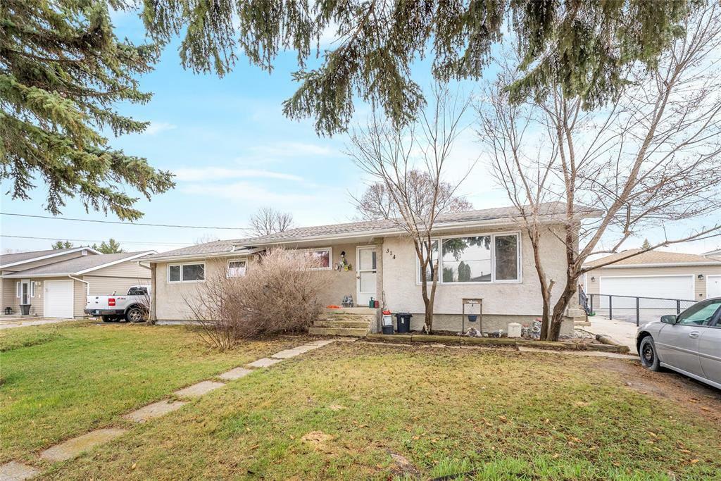 Property Photo: 314 Gertrude Avenue MB R0E 0C0