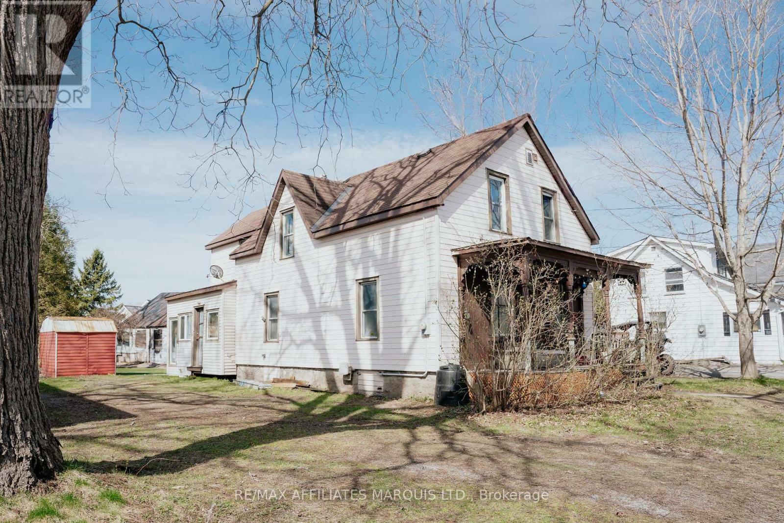 Property Photo: 444 Victoria Street ON K6H 1R8