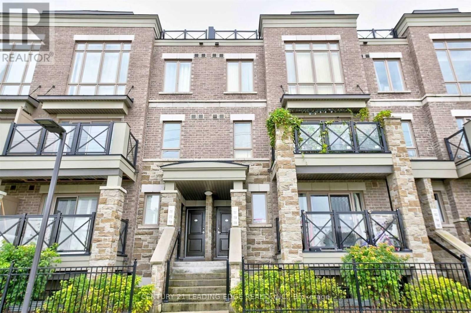 Property Photo: 60 Dunsheath Way 708 ON L6B 0A7