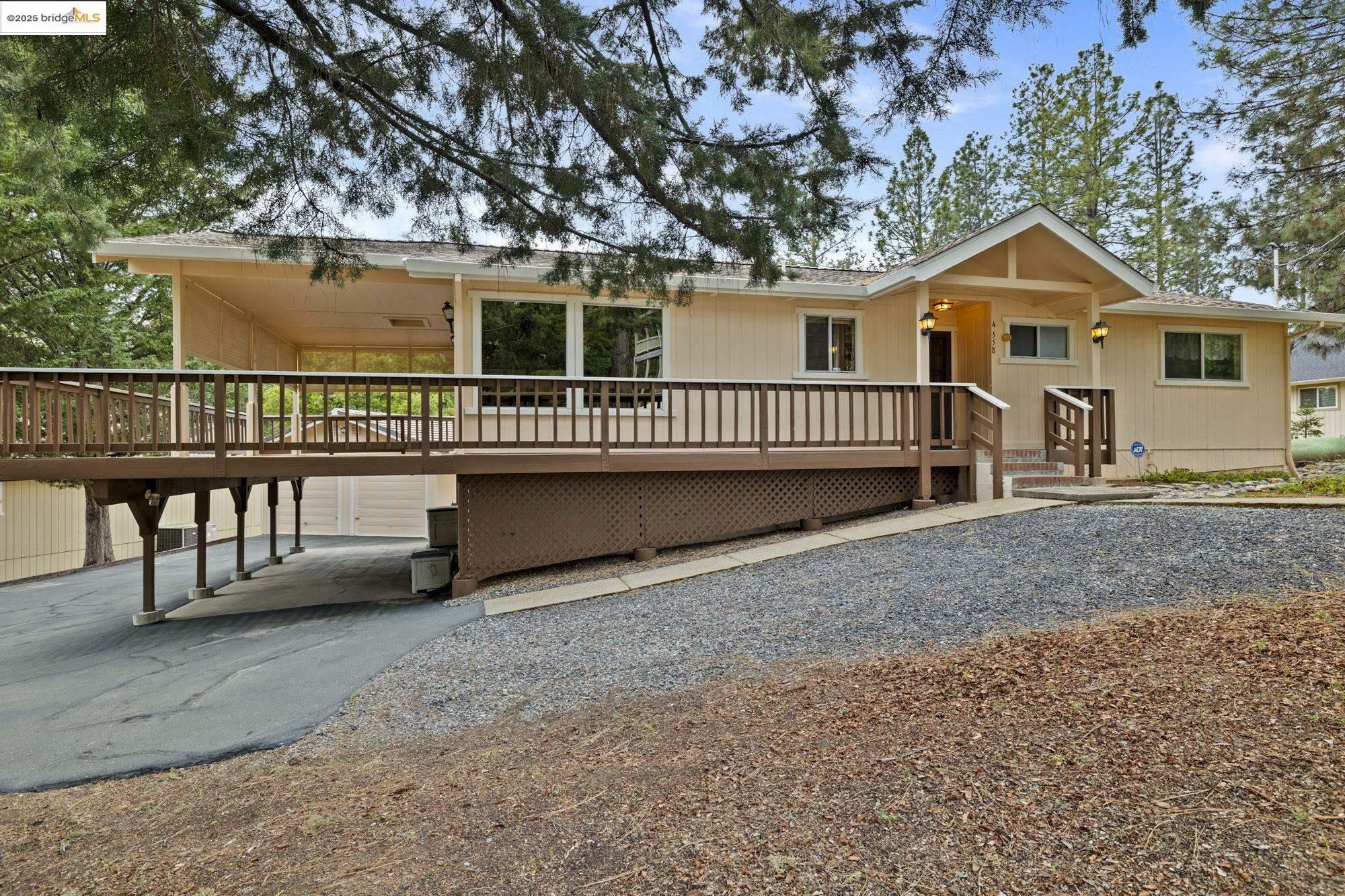 Property Photo: 12632 Cresthaven Dr CA 95321