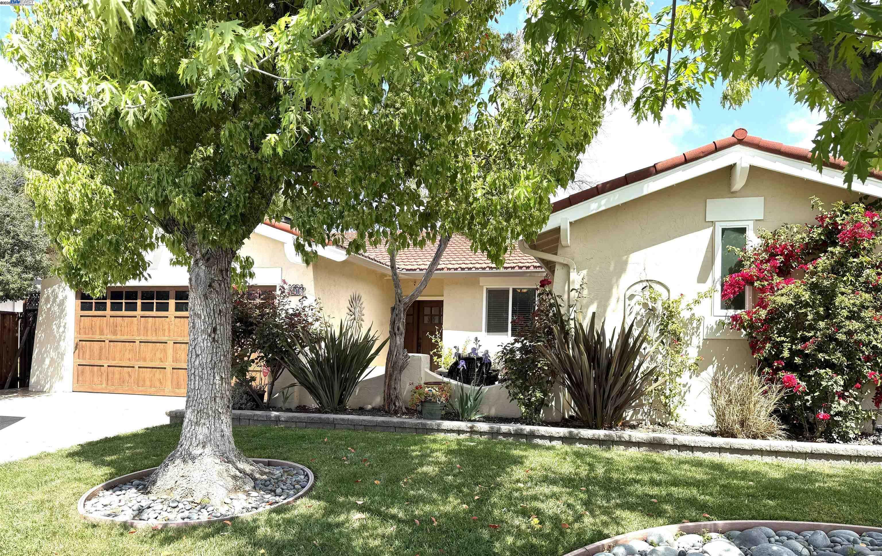 Property Photo: 590 Cinnabar Dr CA 94550