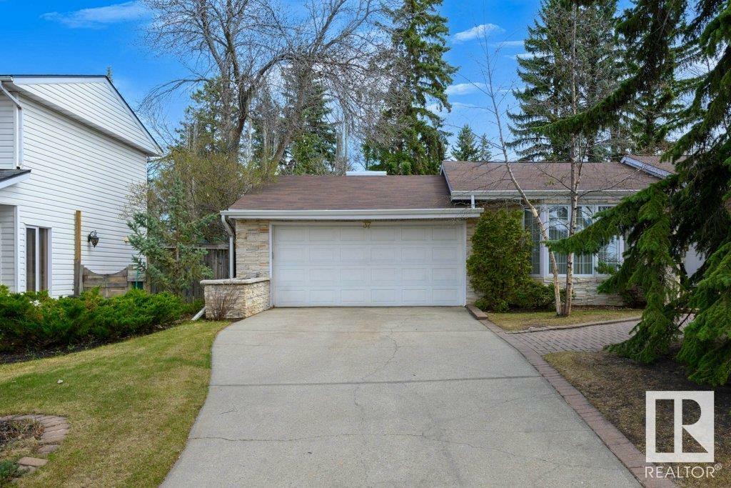 Property Photo: 37 Grosvenor Boulevard AB T8N 1P3