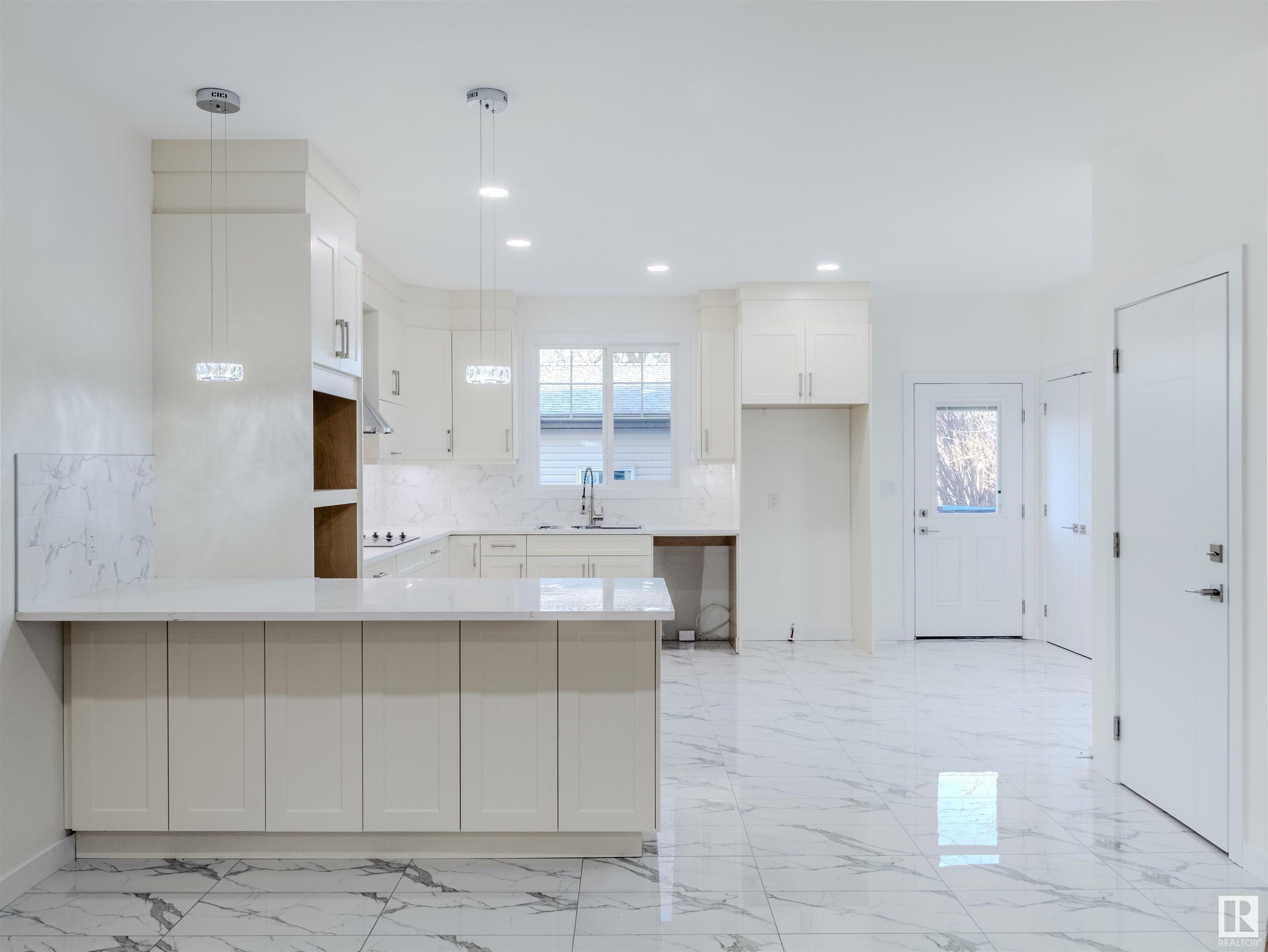 Property Photo: 7121 93 Avenue NW AB T6B 0W7