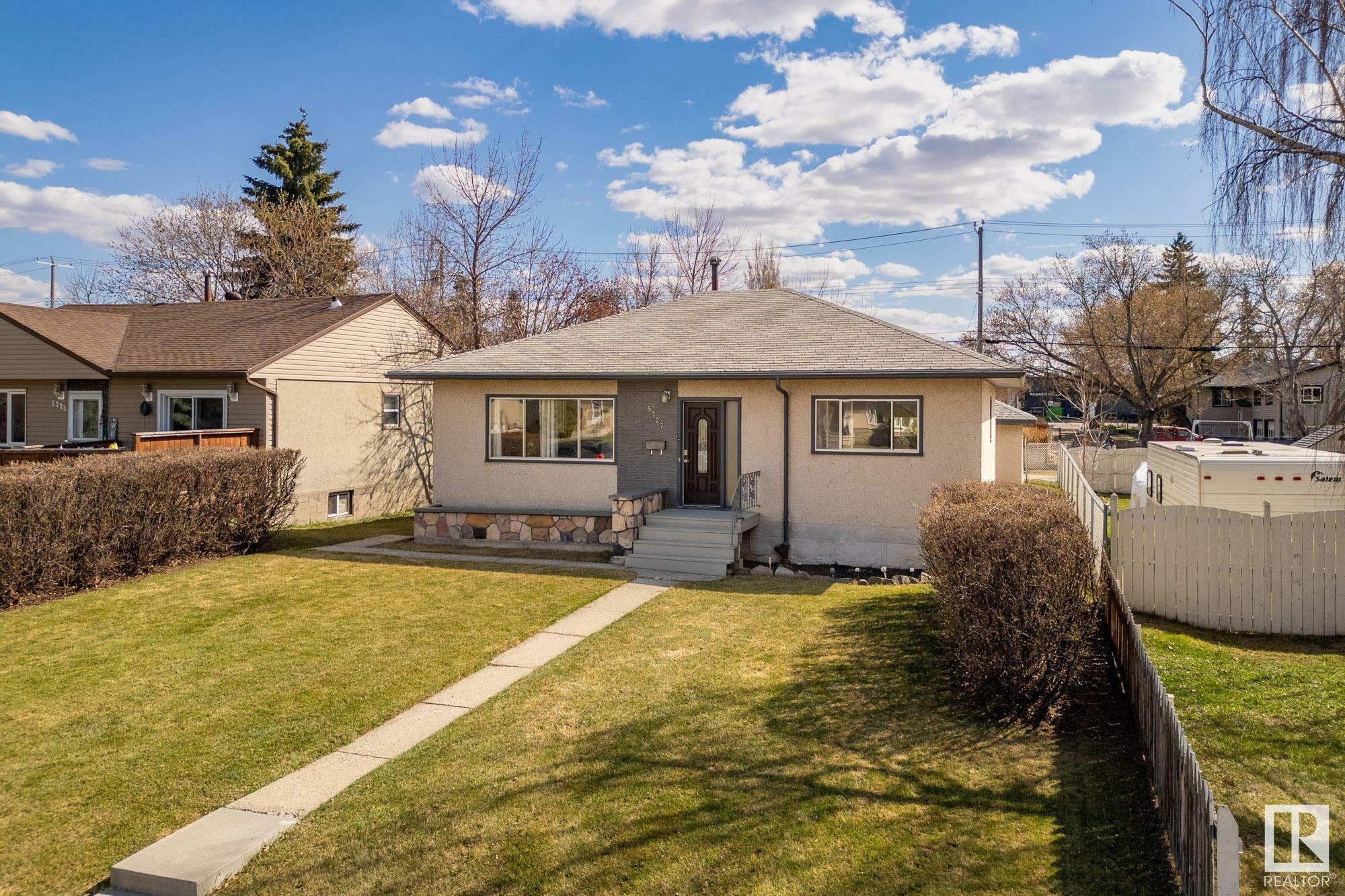 Photo de la propriété: 5727 101A Avenue NW AB T6A 0L9