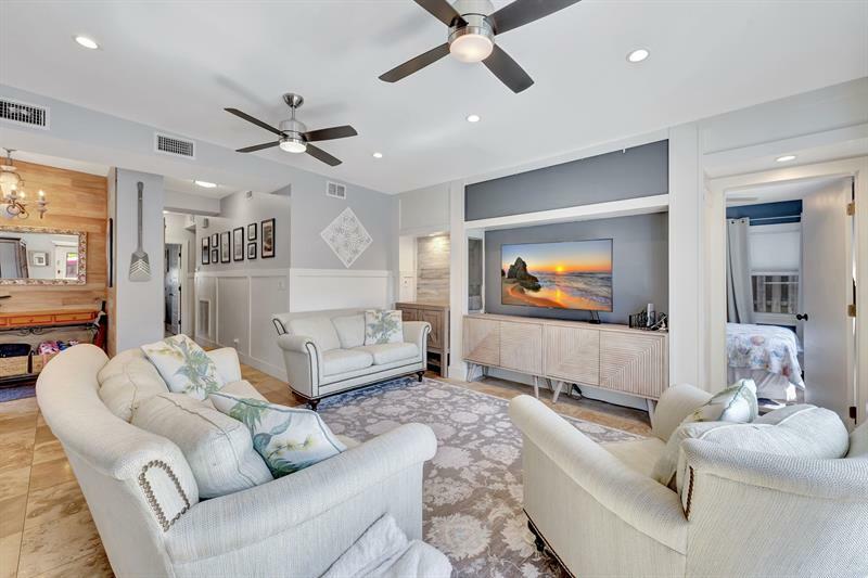Property Photo: 1163 NE 3rd Ave FL 33432
