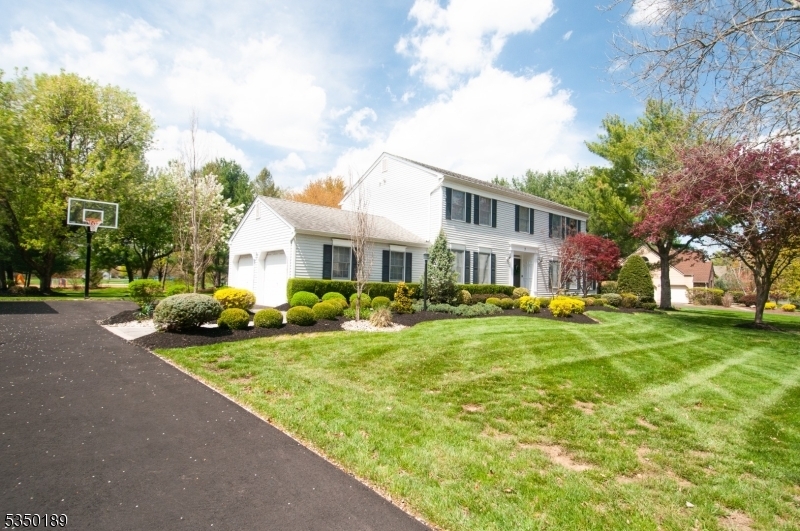 Property Photo: 7 Briarwood Dr NJ 08550