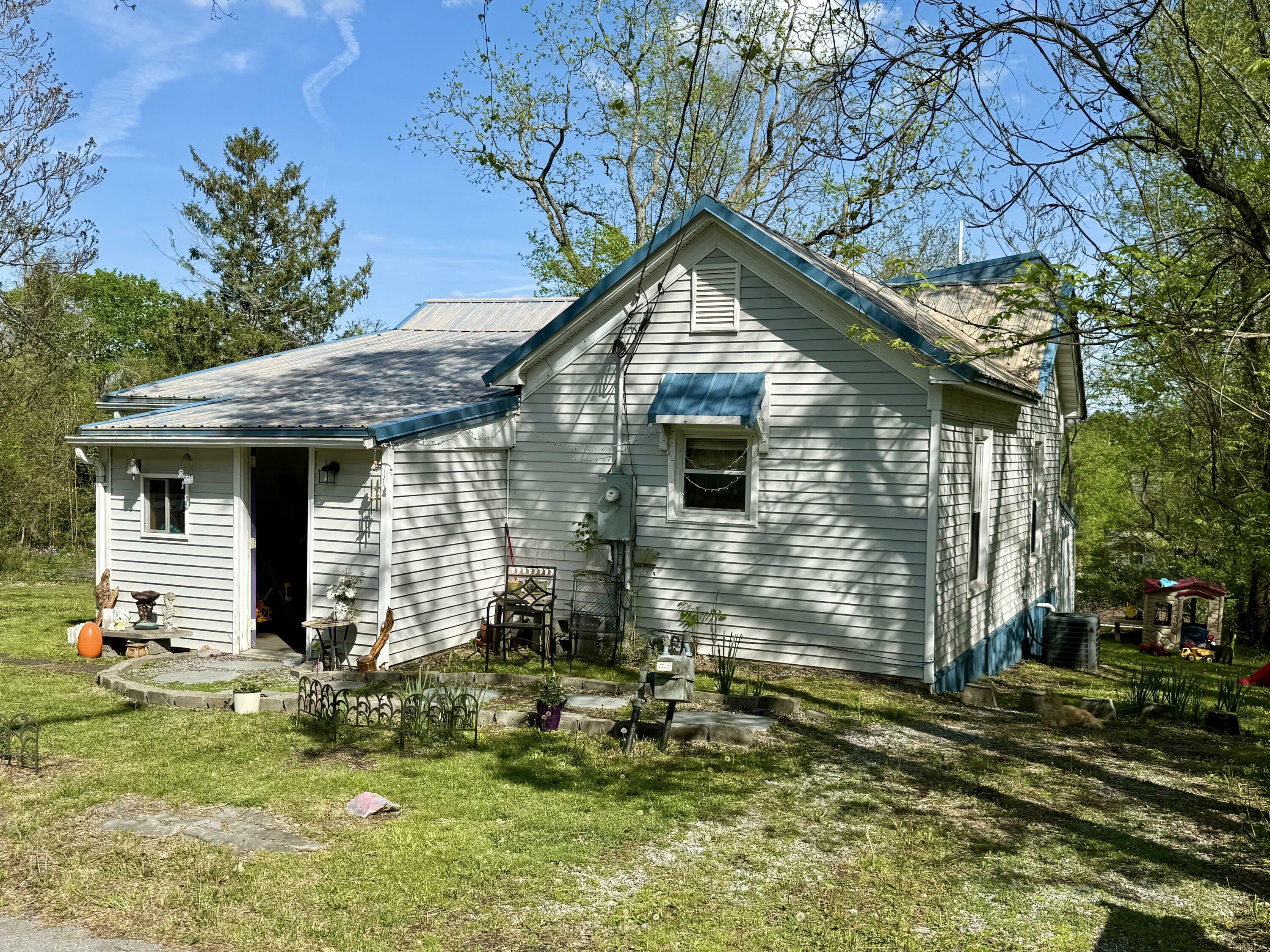 Property Photo: 208 Maple St WV 24901