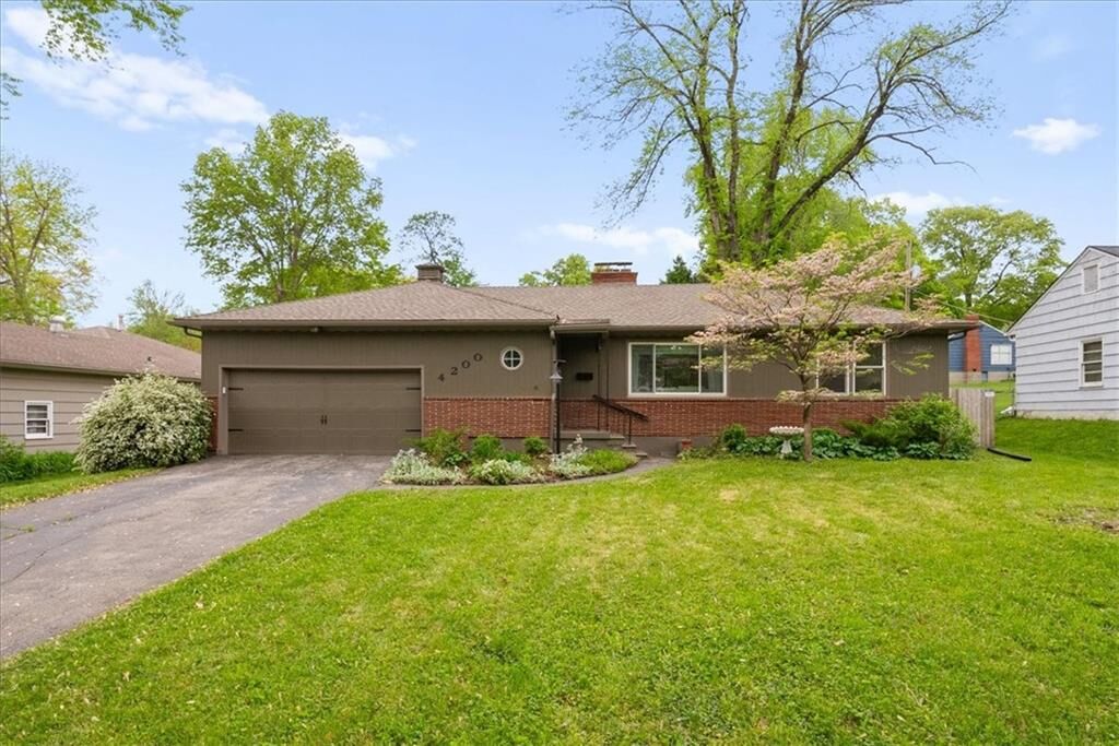 Property Photo: 4200 W 54th Terrace KS 66205