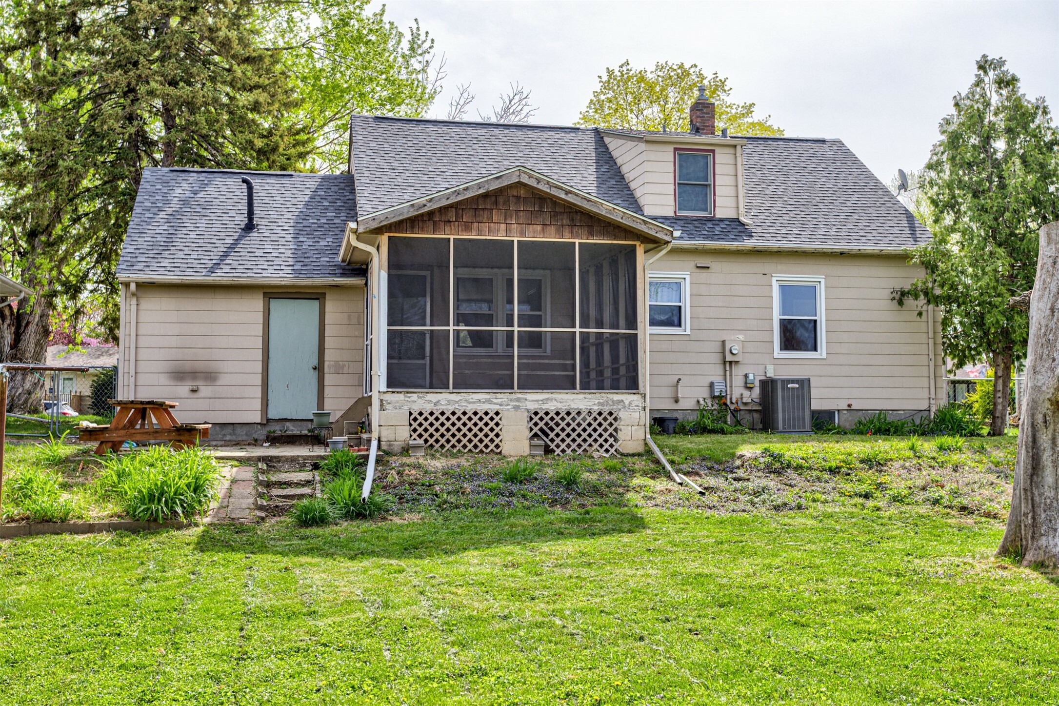 Property Photo: 1613 Clark Avenue IA 50010
