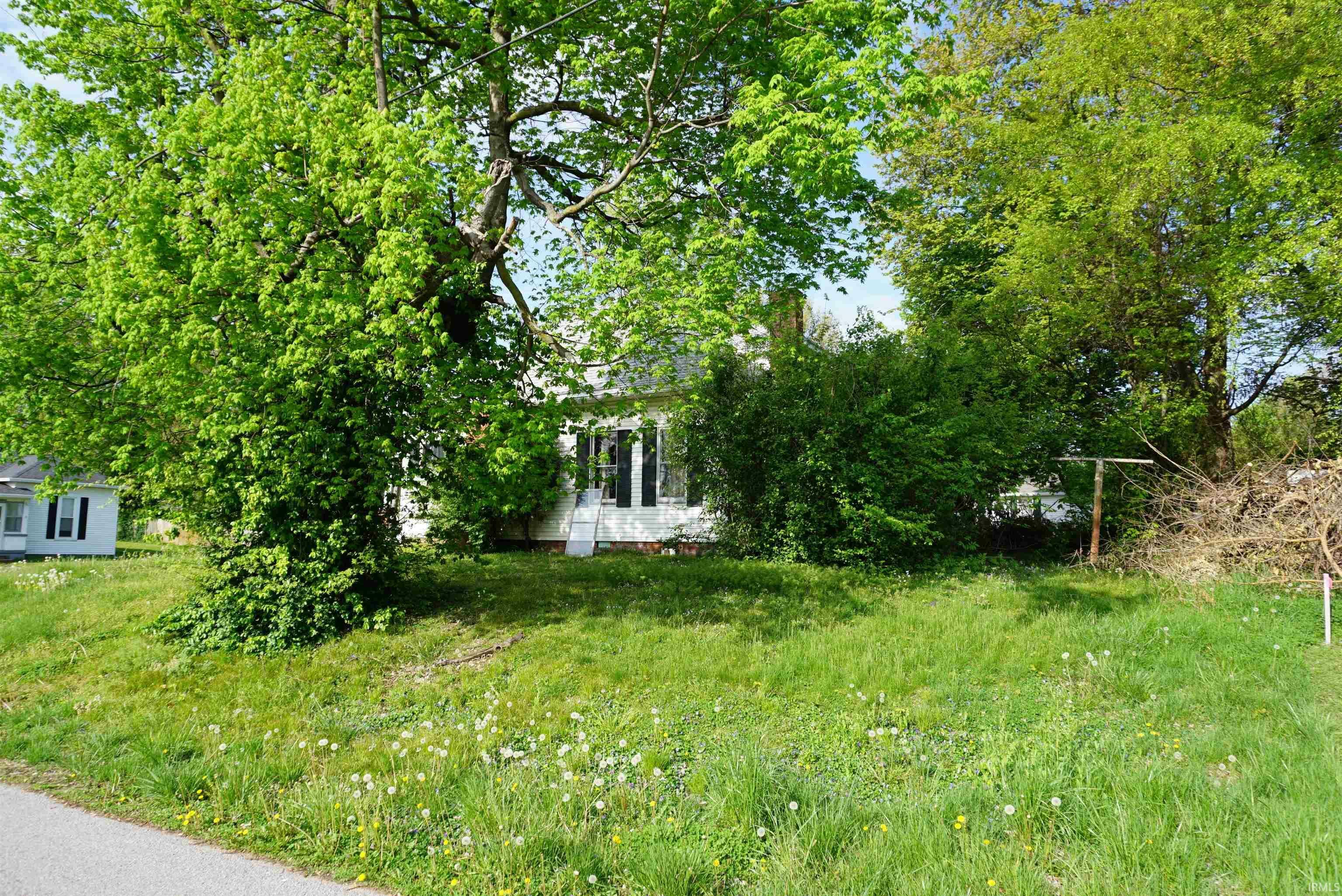 Property Photo: 108 E Warrick Street IN 47665