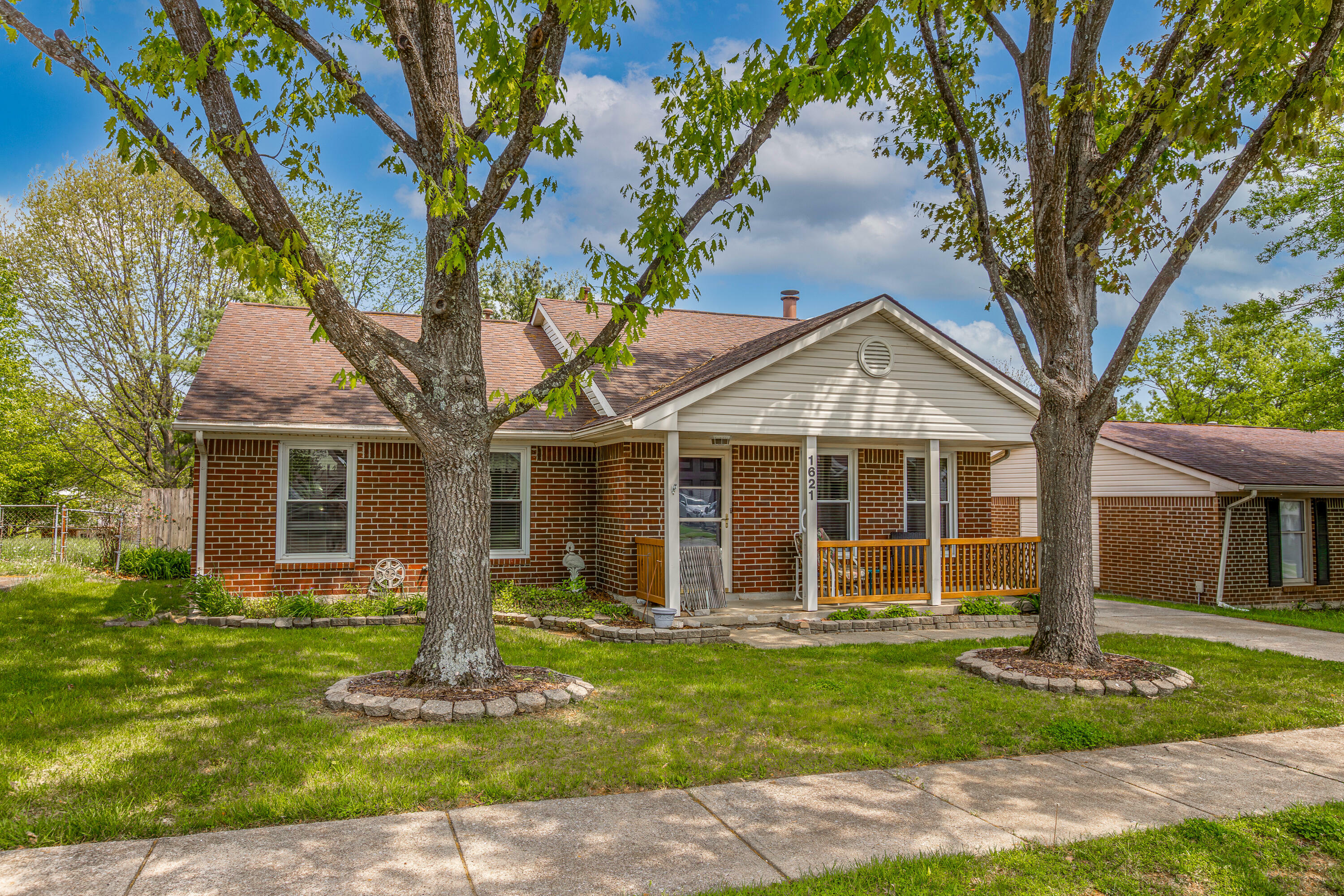 Property Photo: 1621 Claywood Court KY 40515