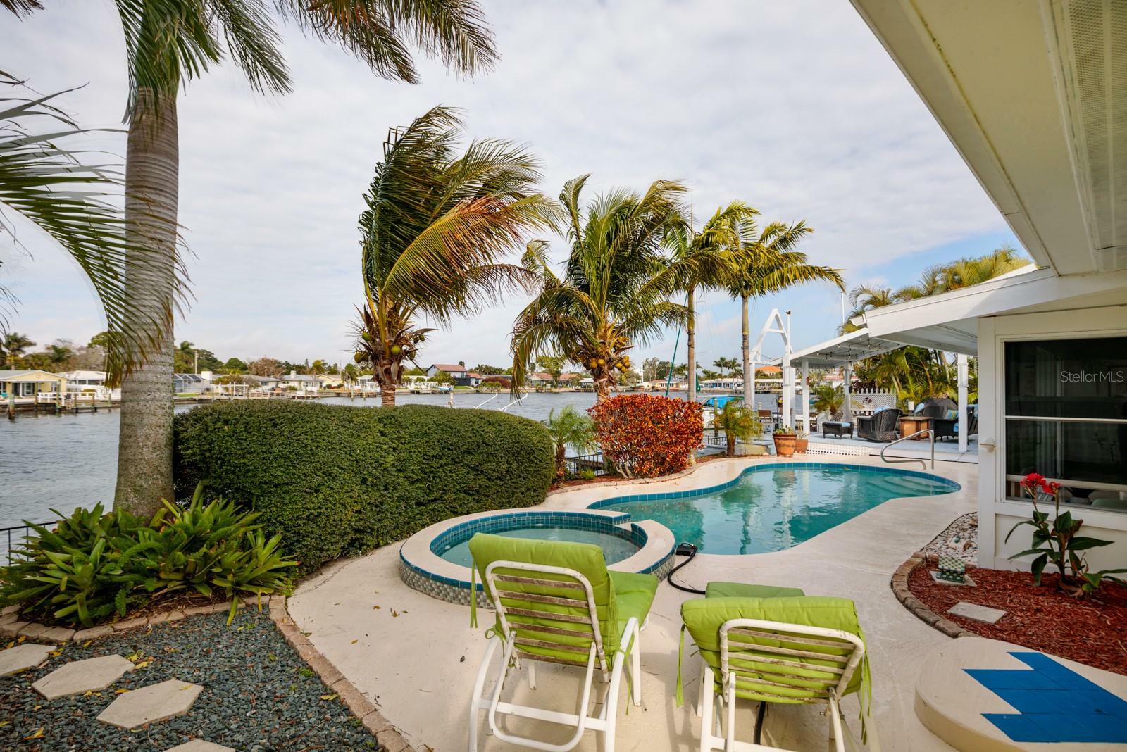 Property Photo: 2487 W Bay Isle Drive SE FL 33705