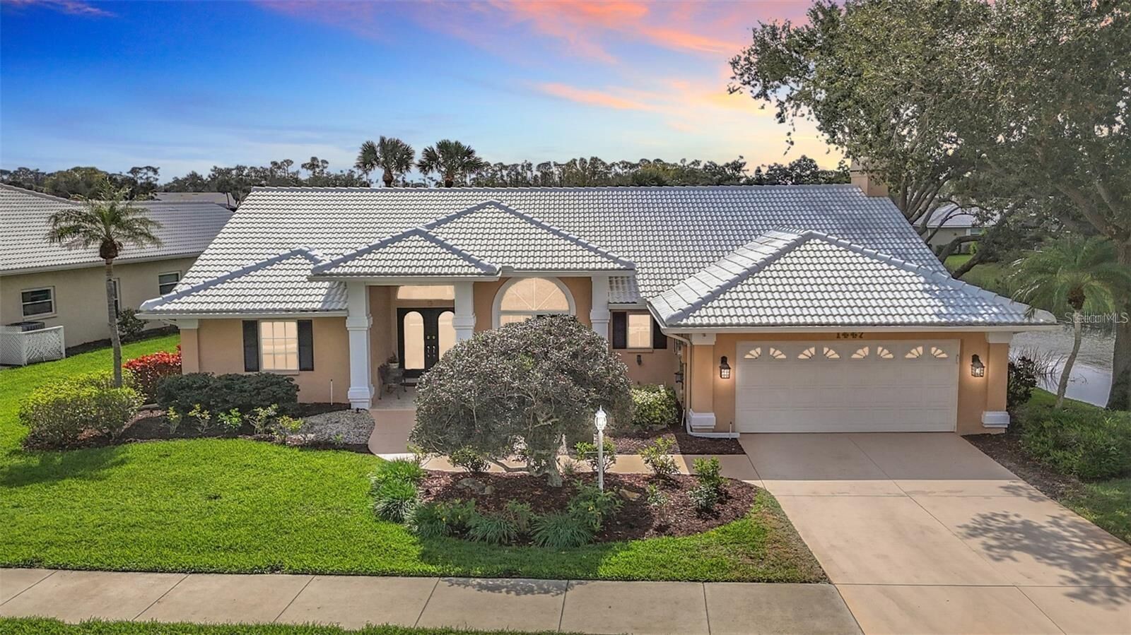 Property Photo:  1447 Gleneagles Drive  FL 34292 