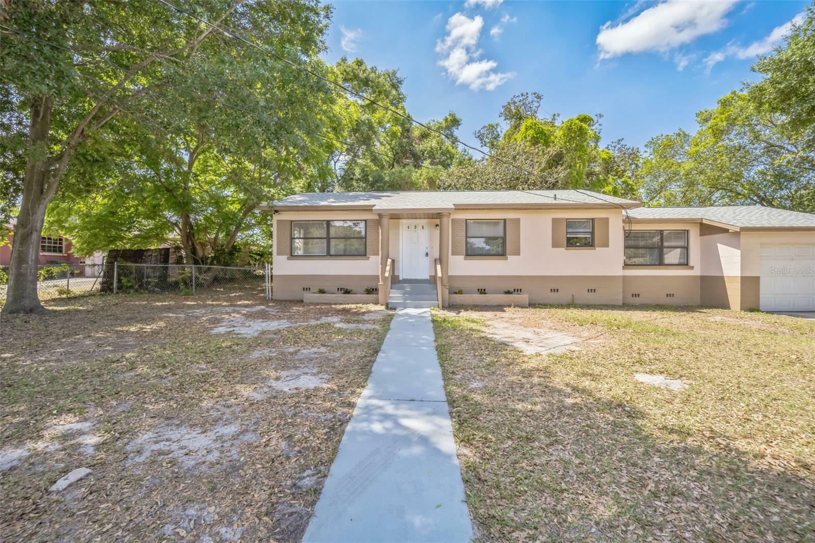 Property Photo: 406 W Valencia Street FL 33805