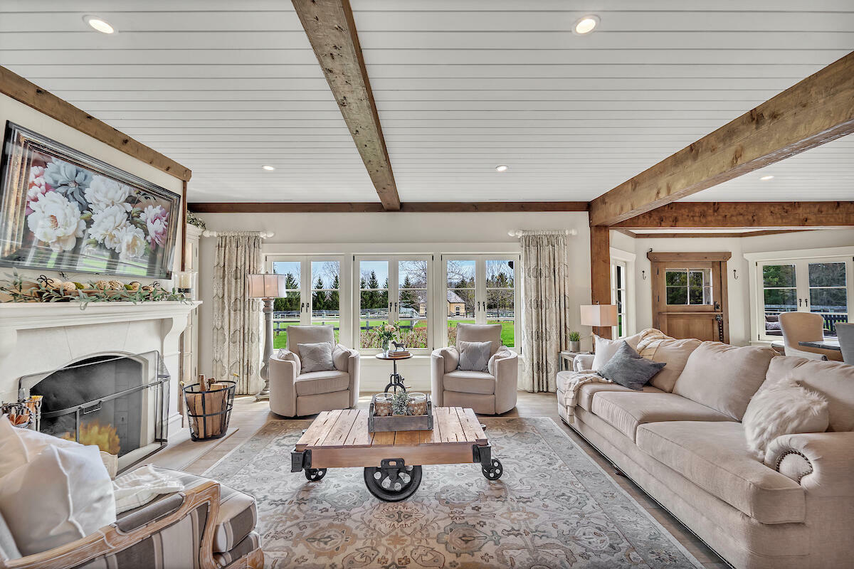 Property Photo: 10475 W Hawthorne Rd WI 53097