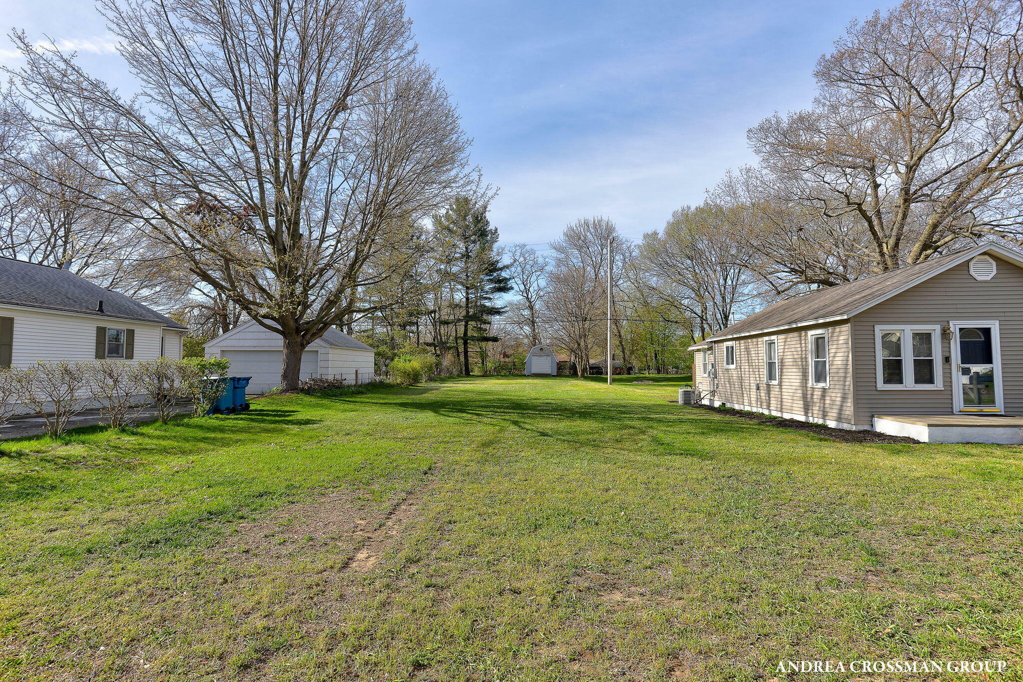 Property Photo: 1328 Woodlawn Avenue MI 49417