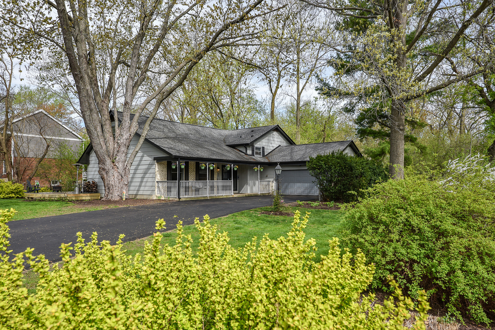 Property Photo: 358 Windsor Lane IL 60010