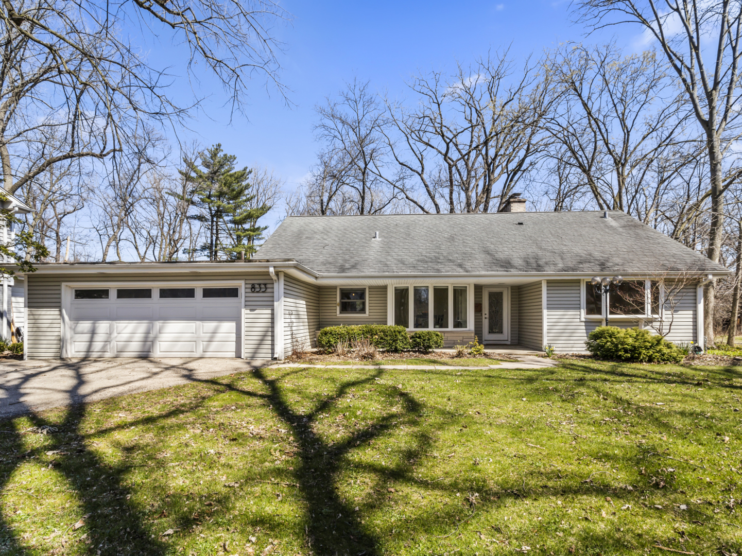 Property Photo: 833 E Glenwood Road IL 60025