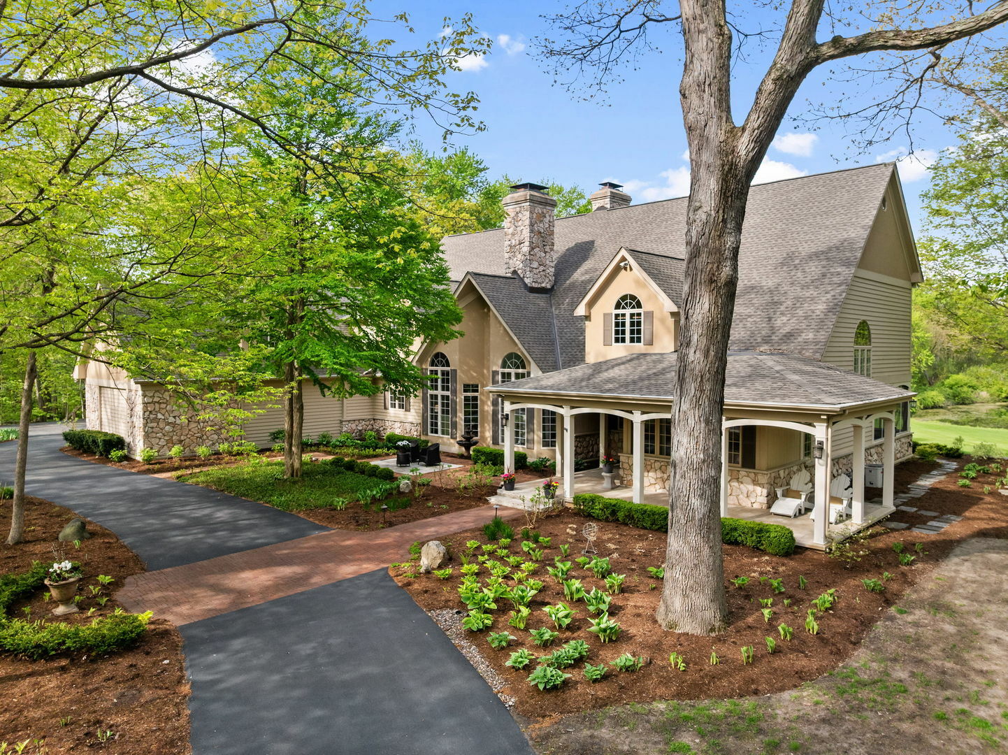 Property Photo: 2S546 Heaton Drive IL 60510