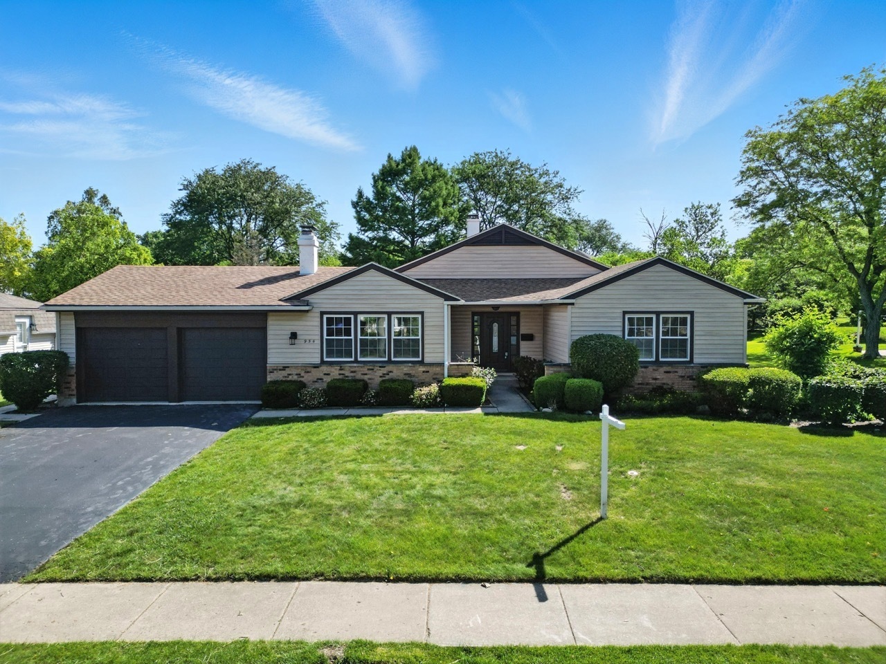 Property Photo: 954 W Peregrine Drive IL 60067