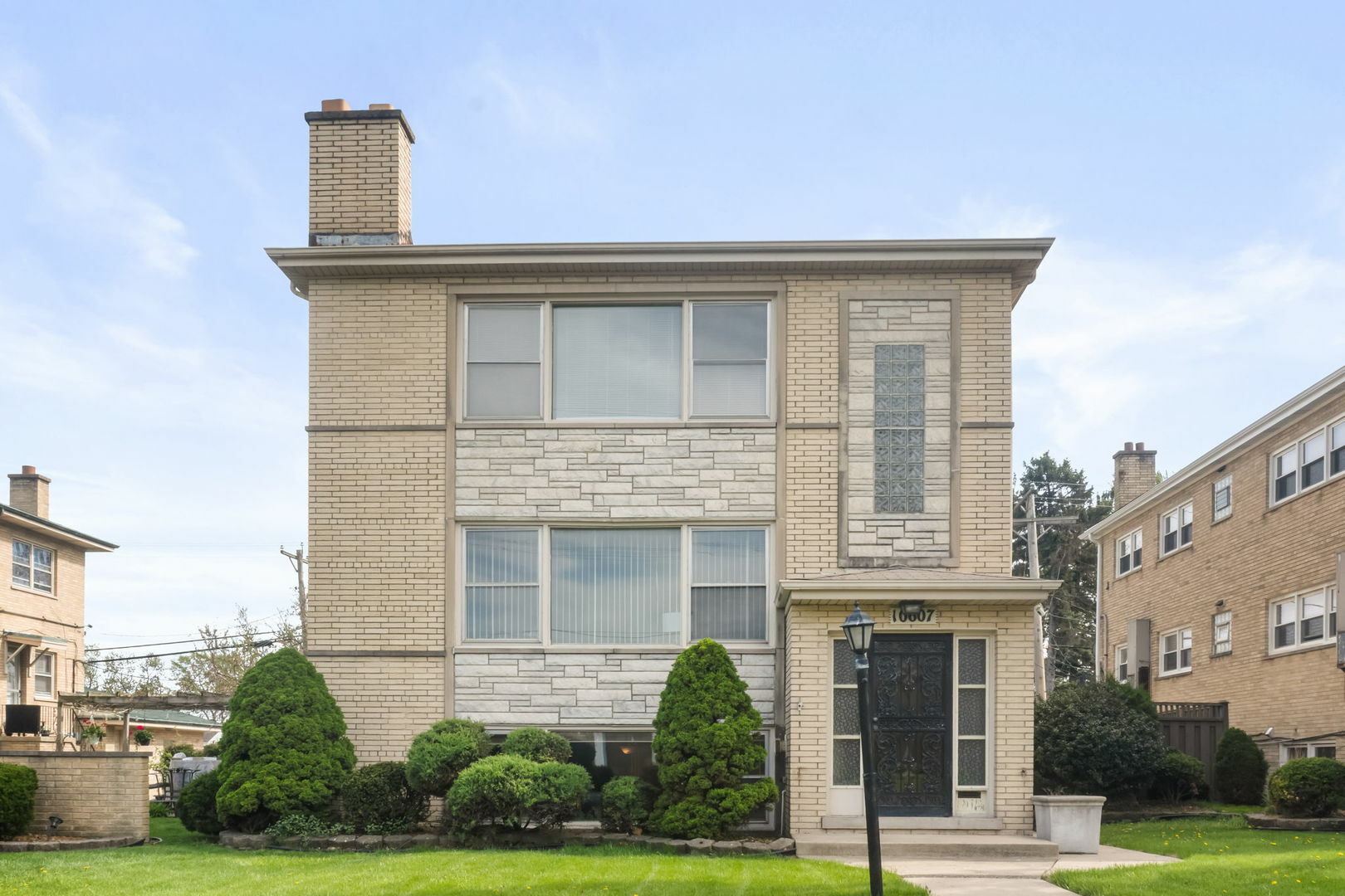Property Photo: 10607 W Cermak Road IL 60154