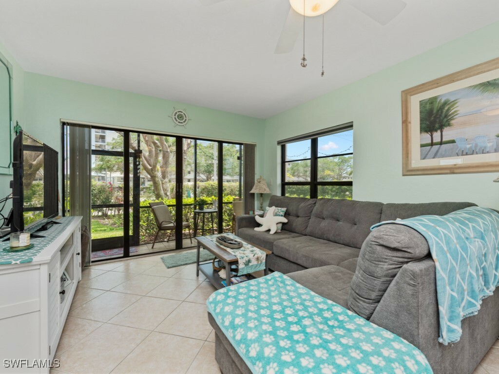 Property Photo: 27 Greenbrier Street 6-109 FL 34145
