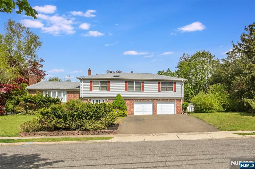 Property Photo:  10 Emerson Place  NJ 07470 
