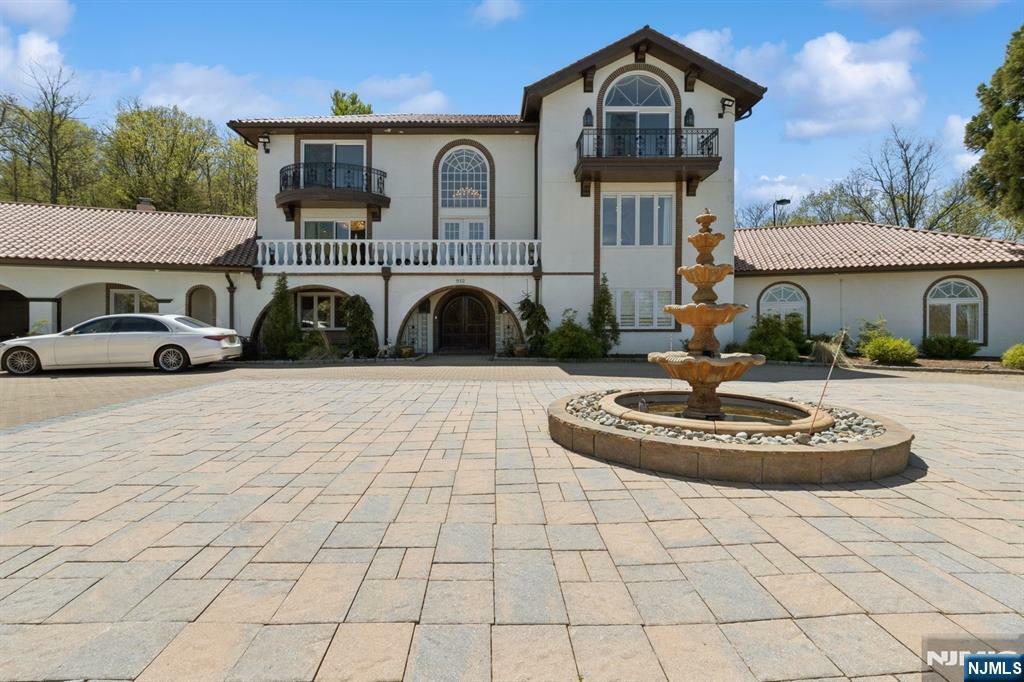 Property Photo: 912 Cherokee Lane NJ 07417
