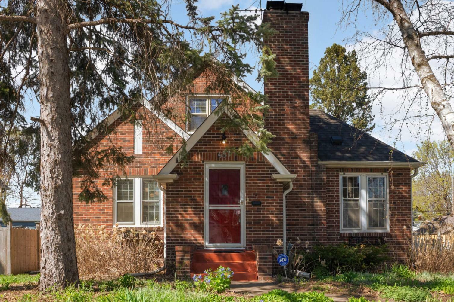 Property Photo: 657 Wheelock Parkway E MN 55106