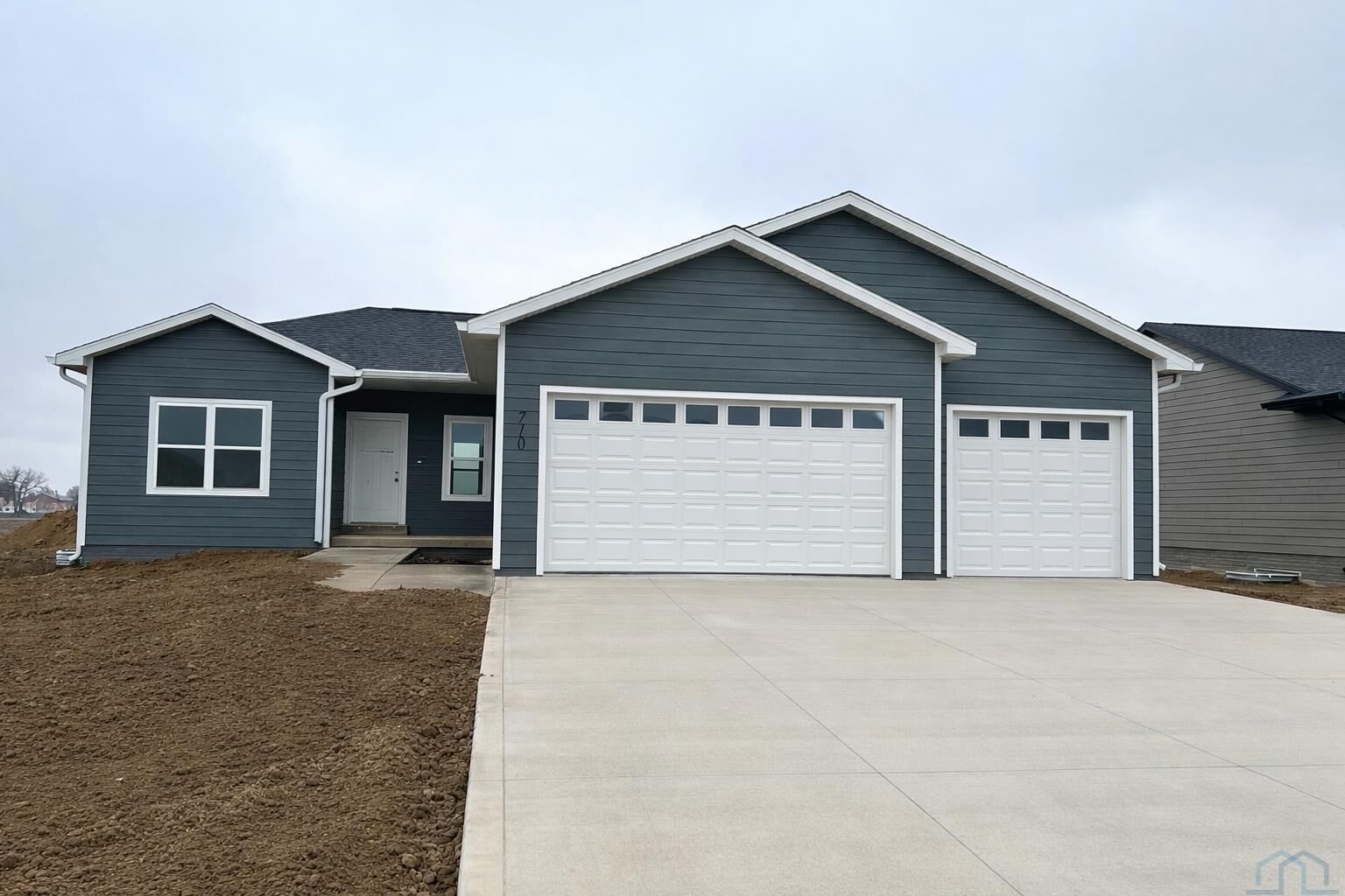 Property Photo: 710 17th St SE IA 51041