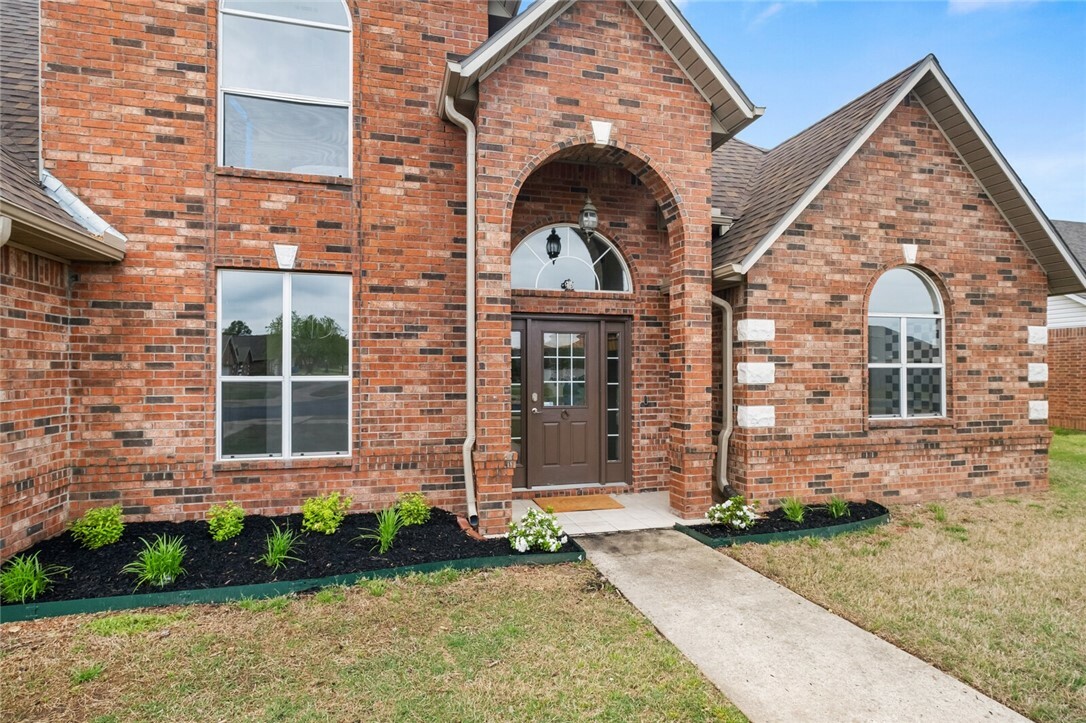Property Photo: 2003 SW Chinquapin Avenue AR 72713