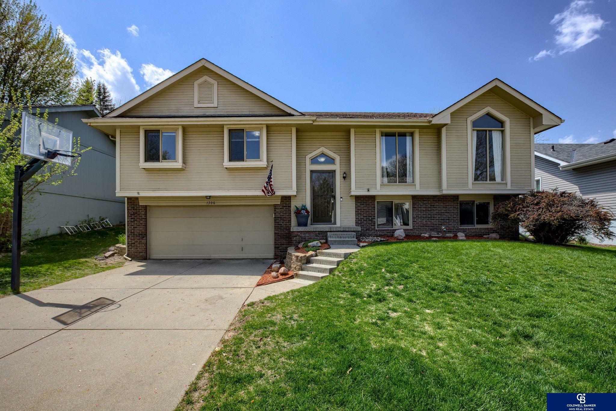 Property Photo: 1306 N 159th Street NE 68118