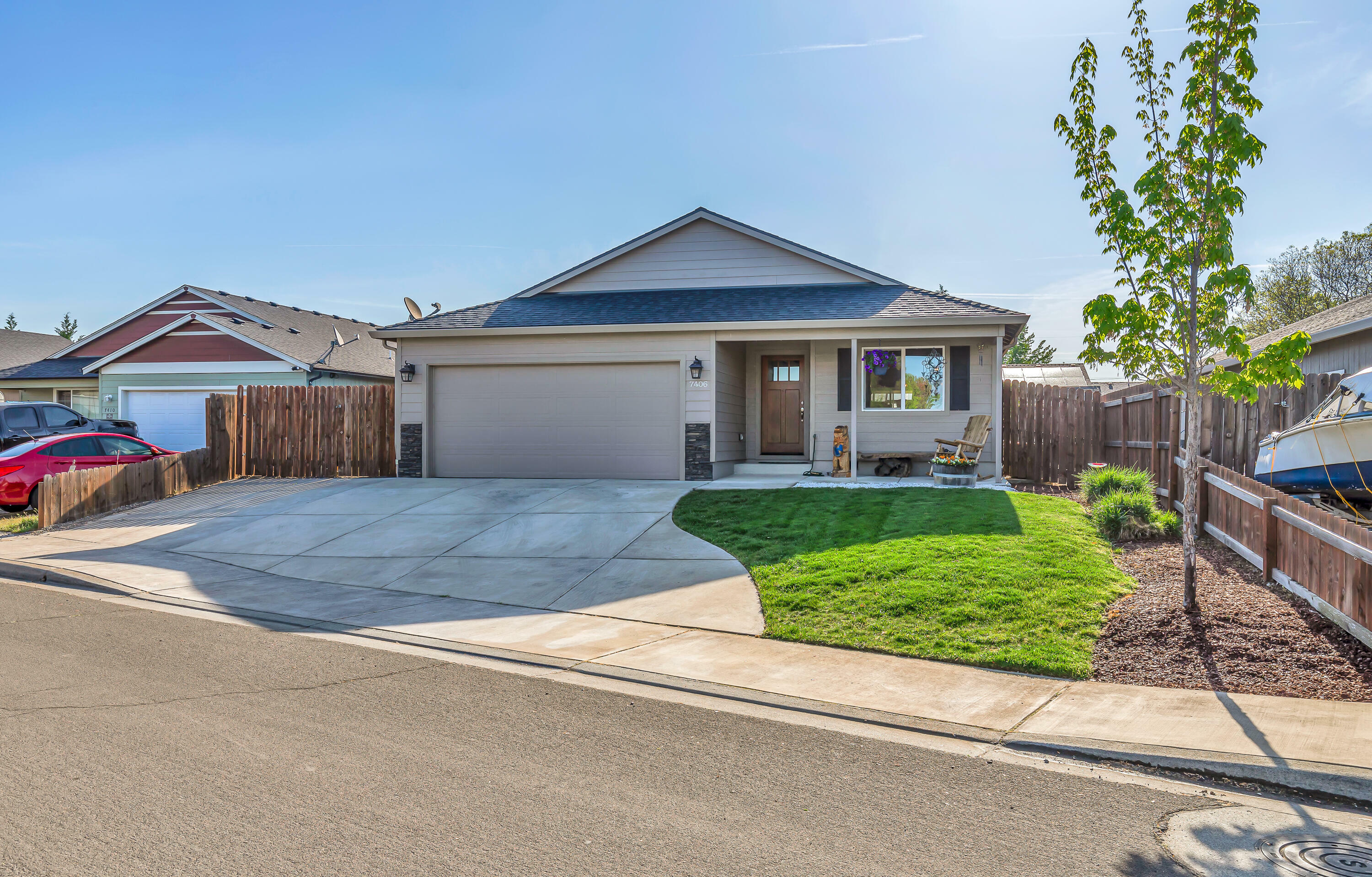 Property Photo: 7406 27th Street OR 97503