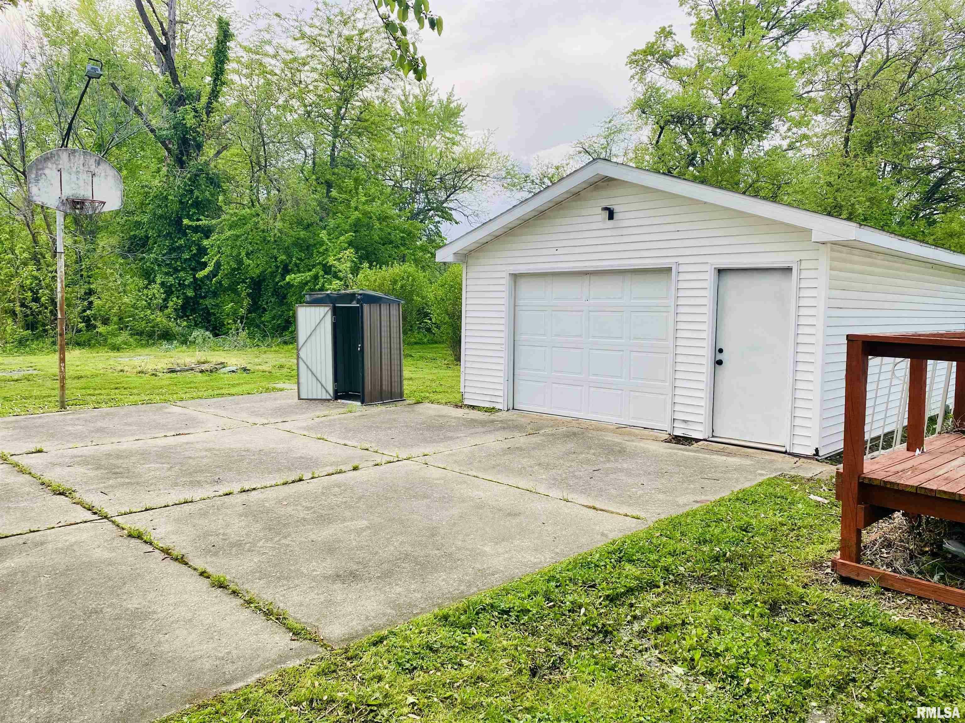 Property Photo: 605 N Cedar Street IL 62801