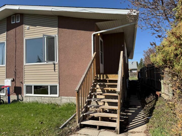 Property Photo:  5410 55 Street  AB T4J 1L8 