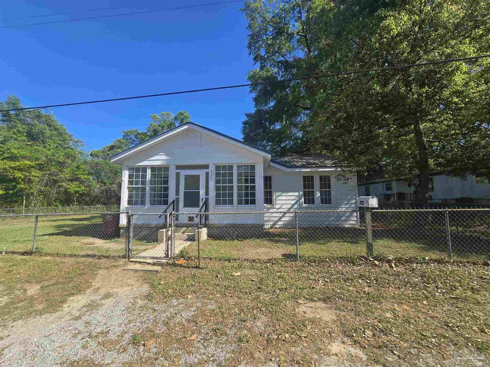 Property Photo:  337 E Chestnut Ave  FL 32539 