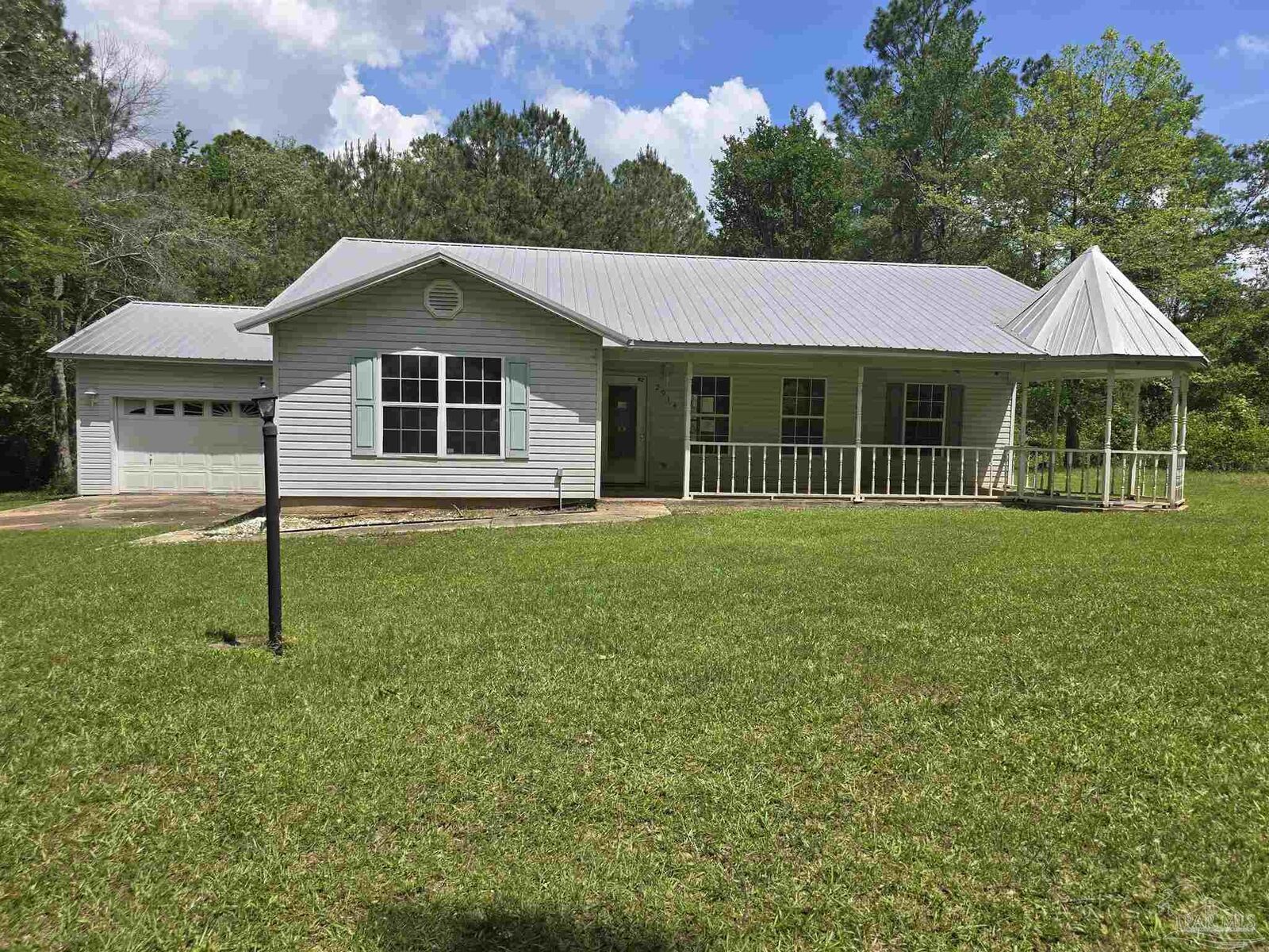 Property Photo: 2914 Walling Rd FL 32570