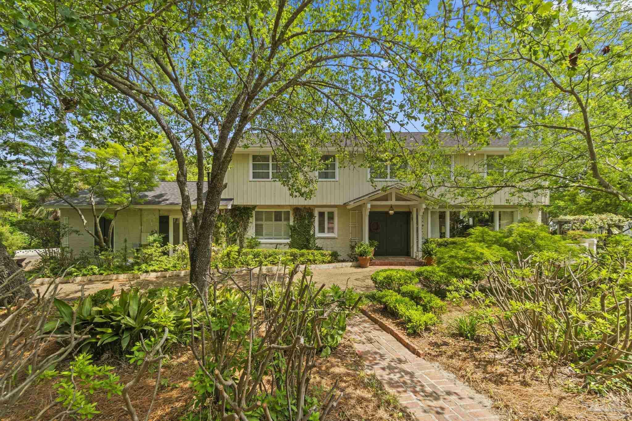 Property Photo: 206 Severin Dr FL 32503
