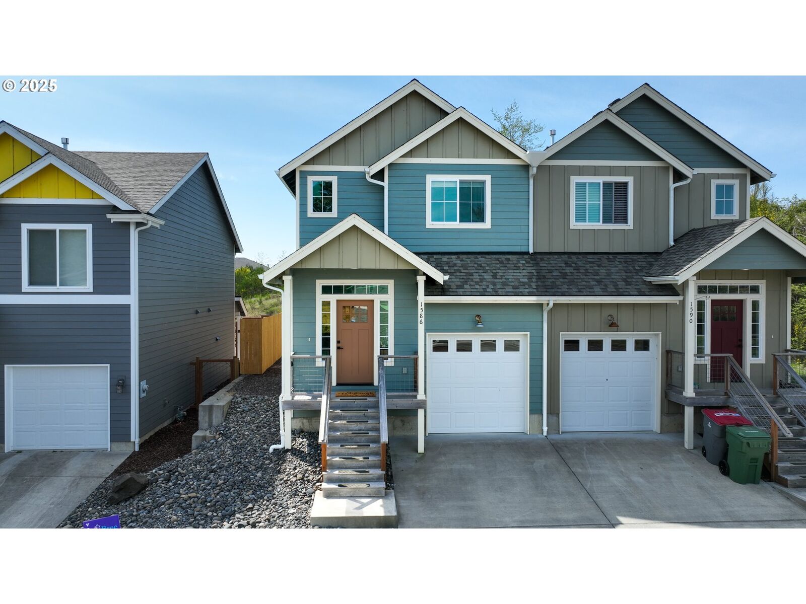 Property Photo:  1586 SE Honeysuckle Loop  OR 97146 