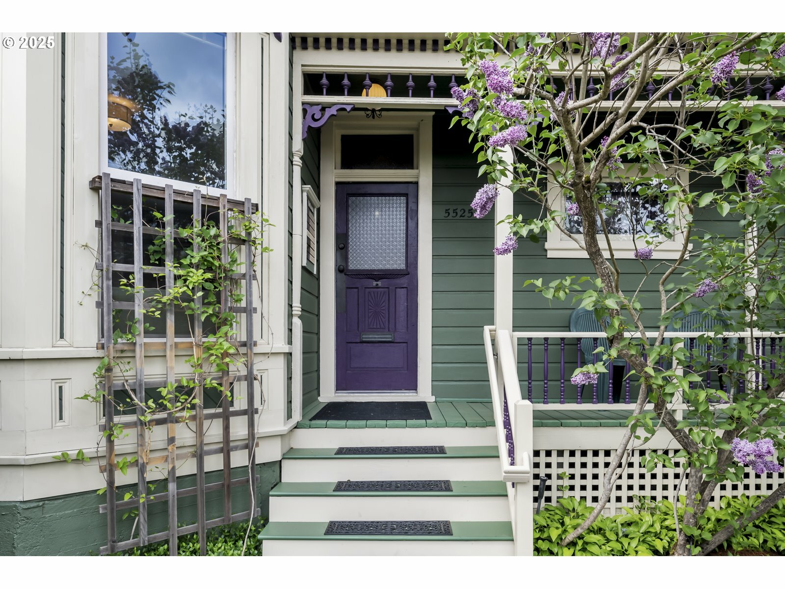 Property Photo: 5525 E Burnside St OR 97215