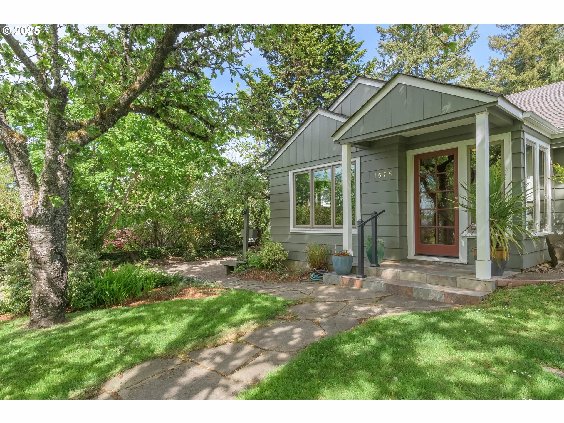 Property Photo: 1575 Fairmount Blvd OR 97403