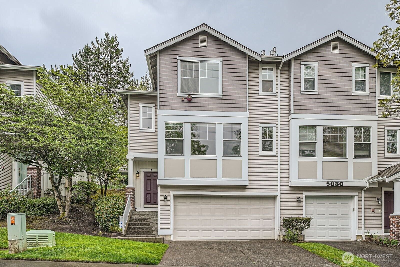 Property Photo:  5030  Davis Place S 18A  WA 98055 