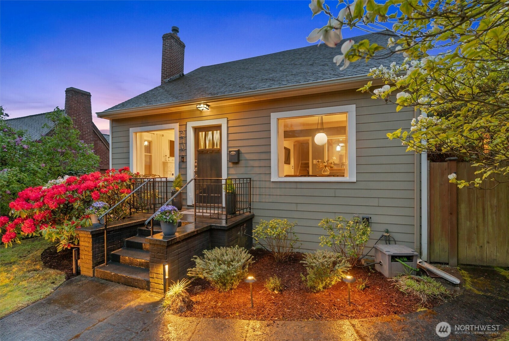 Property Photo: 2707 W Dravus Street WA 98199